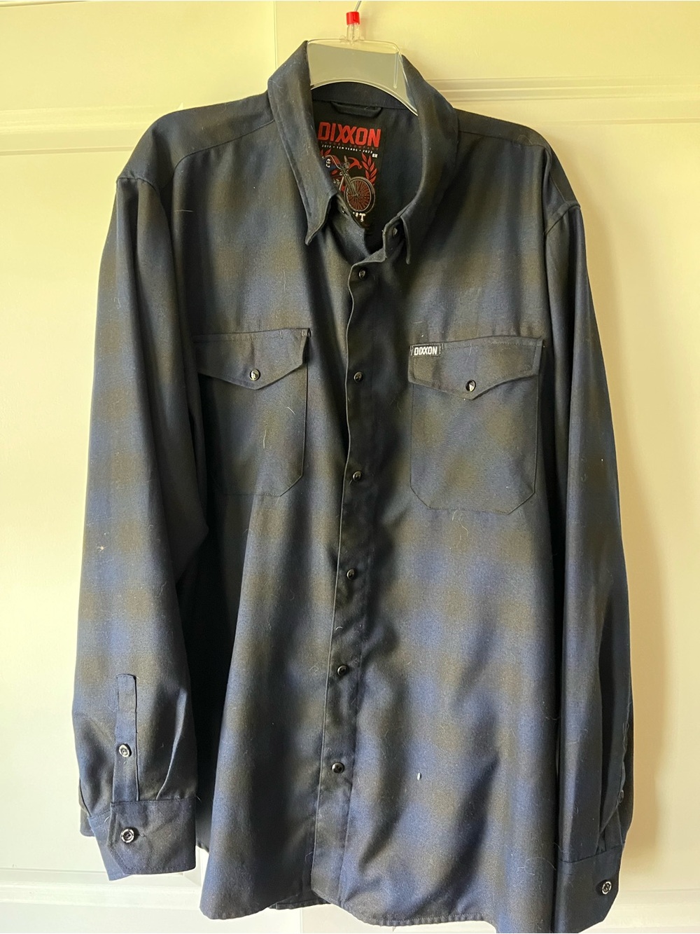 DIXXON Men’s Navy and Black Long-Sleeve Button Shirt